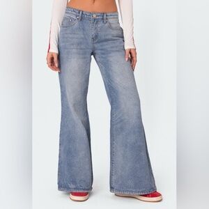 Edikted Raelynn Blue Light Wash Low Rise Jeans